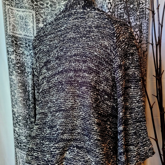 BCBG..MAXAZRIA CARDIGAN - Picture 2 of 4
